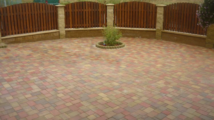 Výstavba bazénu, plotu a komunikací Rodinného domu ve Vintířov - Jiří Nesměrák | jinex.cz